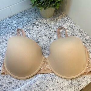 Essential Bodywear nude tan underwire bra size 42E or 42DD lace back